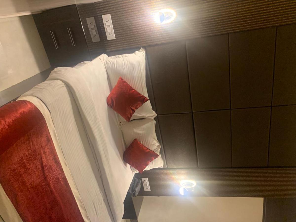 Hotel Mmk Kánpur Kültér fotó