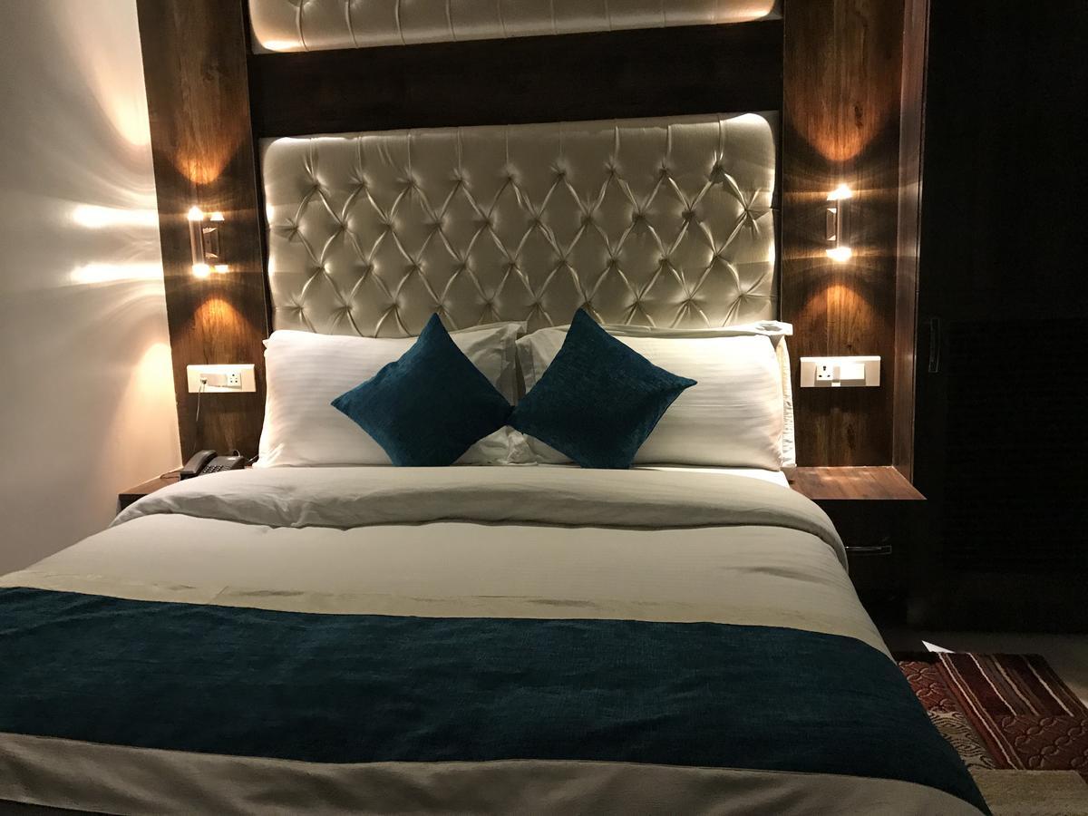 Hotel Mmk Kánpur Kültér fotó