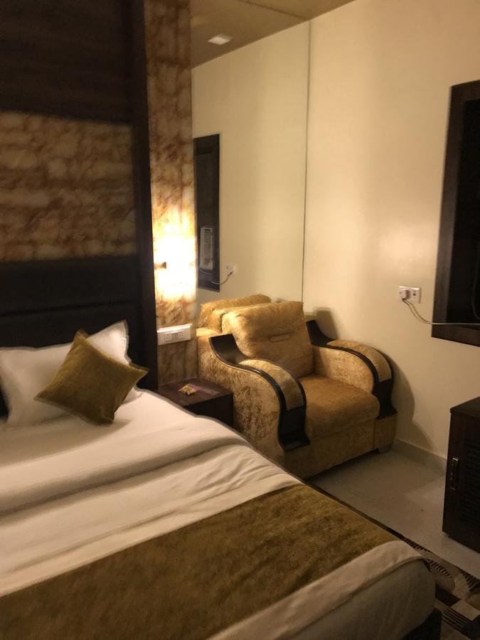 Hotel Mmk Kánpur Kültér fotó