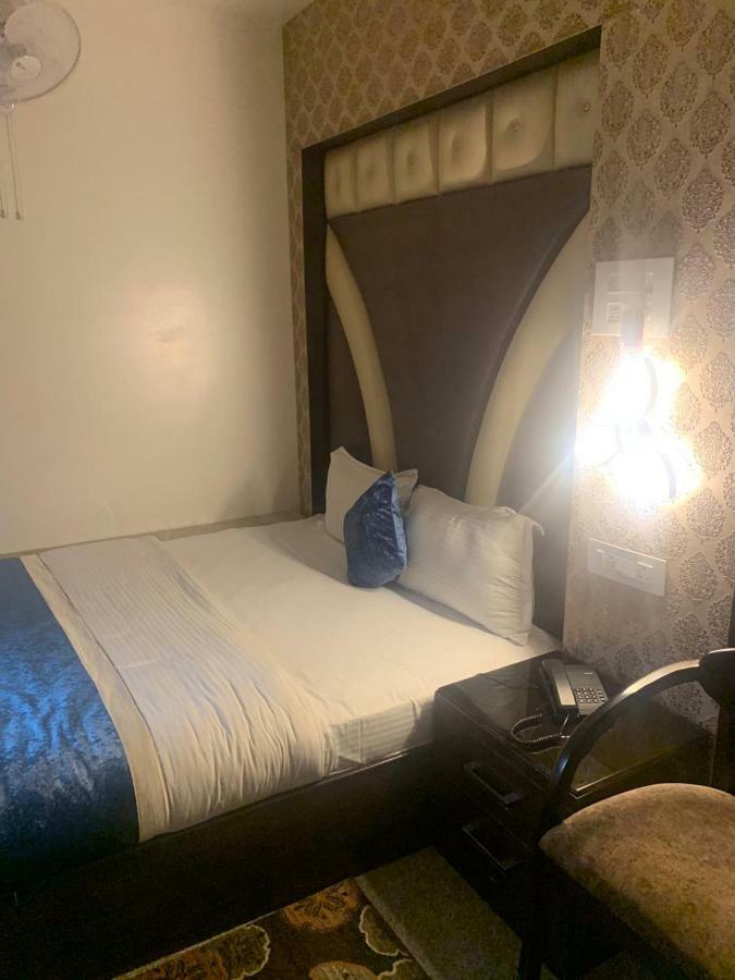 Hotel Mmk Kánpur Kültér fotó