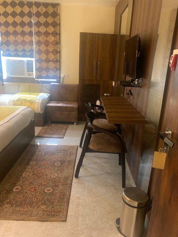 Hotel Mmk Kánpur Kültér fotó