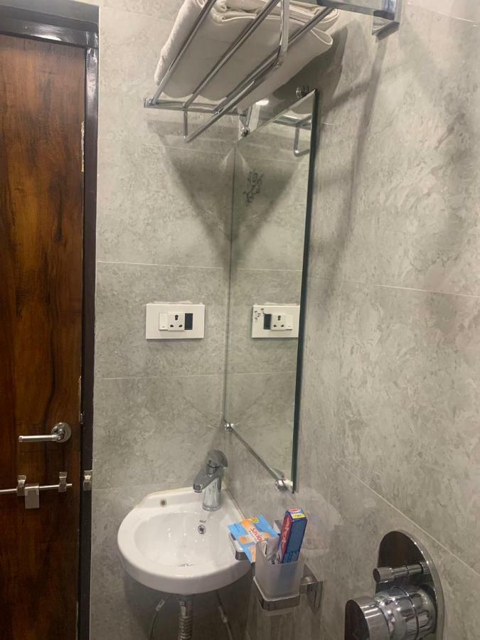 Hotel Mmk Kánpur Kültér fotó