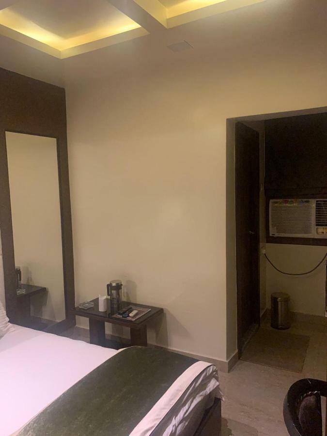Hotel Mmk Kánpur Kültér fotó