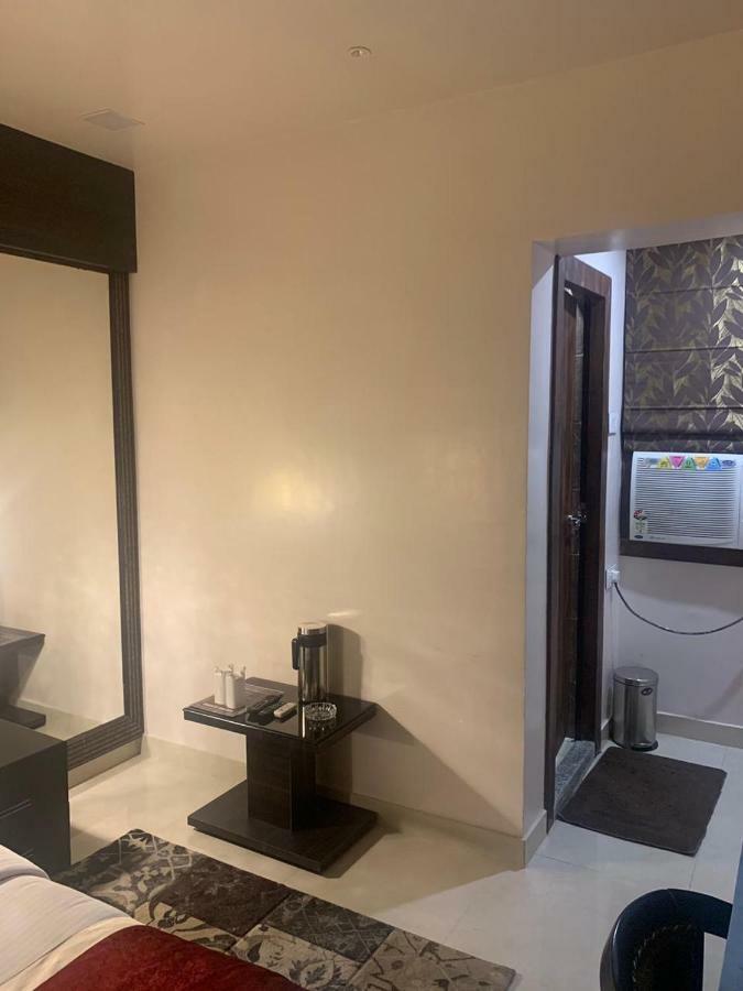 Hotel Mmk Kánpur Kültér fotó